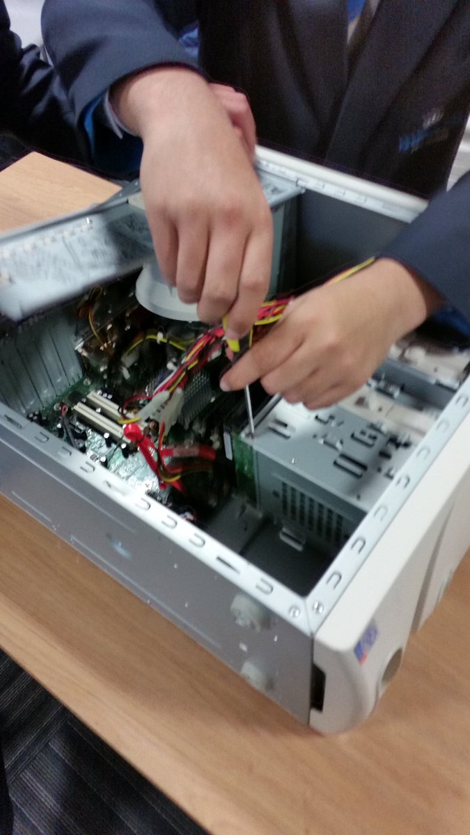Computing_MrsJ's tweet image. Year 10 Computing #discover #whatsinside