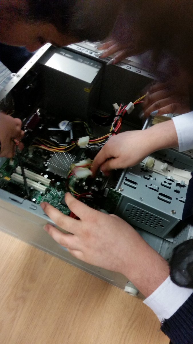 Computing_MrsJ's tweet image. Year 10 Computing #discover #whatsinside