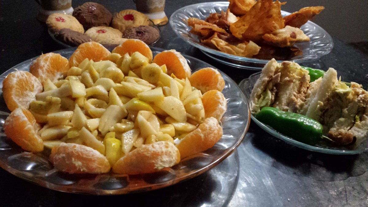 sadafskitchen's tweet image. High Tea from Sadaf's Kitchen
#hightea #fruitchat #chickensandwich #wongtong #biscuits #teatime #sadafskitchen