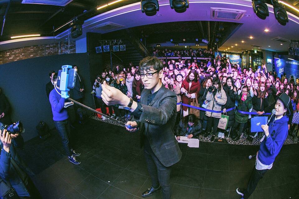TeamBIGBANG's tweet photo. Cass' Facebook photo update #CASSBEATS #ν #TOP #1 https://t.co/aXMeD5CRqu