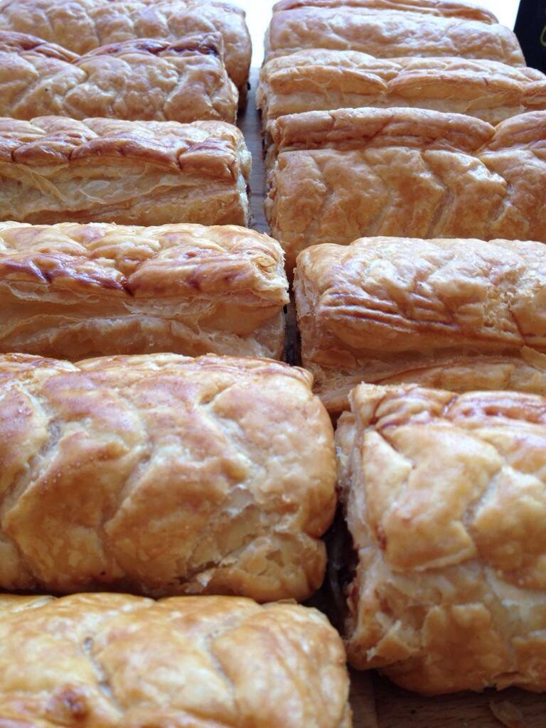 frenchoven's tweet photo. ITS A SAUSAGE ROLL-OVER 😺. you can win 20 of our delicious sausage rolls by retweeting this pic https://t.co/Wt7uZ9SeG4