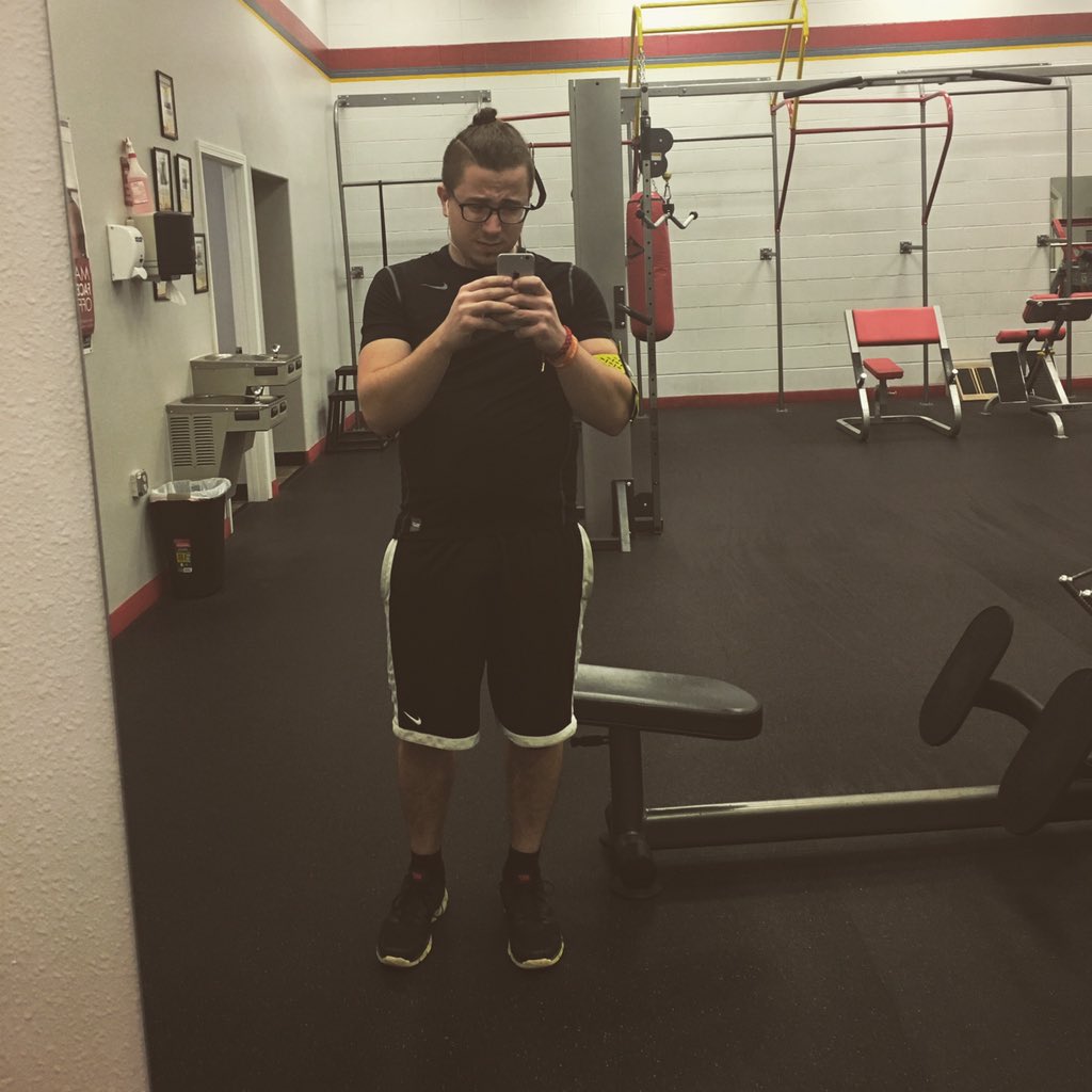 jpowpow333's tweet image. #manbunonamission #manbunlife #manbungoingstrong