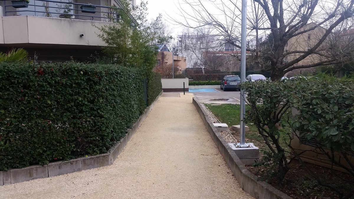 Pi_Guill's tweet photo. #picanuts prise en main du jardin et remise en état progressive de tous les massifs. https://t.co/Z9UmFYna77