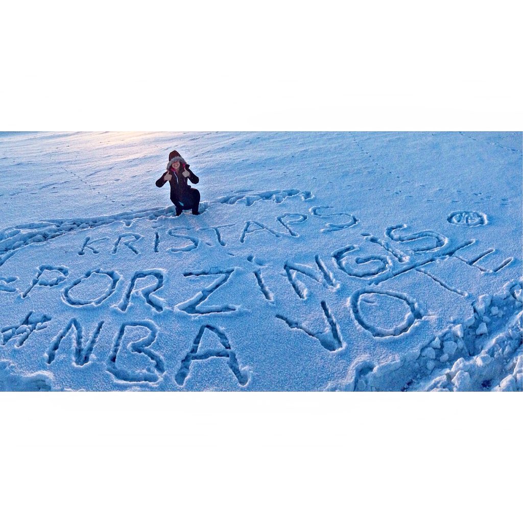 Sinchuks3847's tweet photo. Ziemas priekus var apvienot ar atbalstu @kporzee ! ❄️👍🏻❄️
Kristaps Porzingis #NBAVote 🏀🇱🇻 https://t.co/RdoKDFsjwd