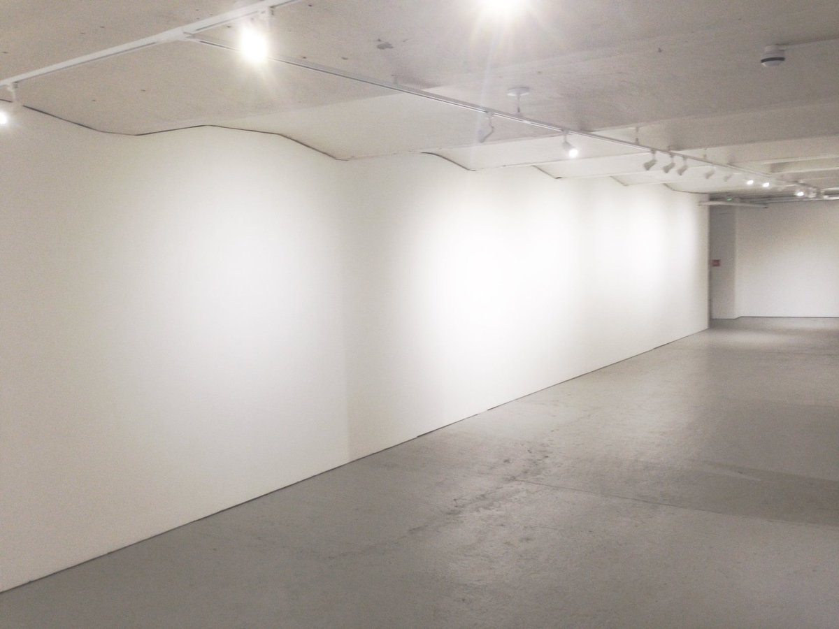 EmbassyTea's tweet image. White walls waiting for @gaurabthakali @EmbassyTea - Great show coming up #bankside #exhibition #fineart