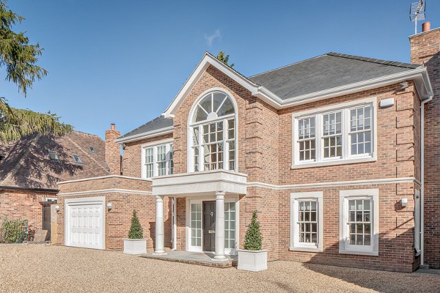 KeyStonework's tweet image. Beautiful new house for a client in Essex, Wet-Cast portico, window surrounds, cornice, string course &amp;amp; balustrade