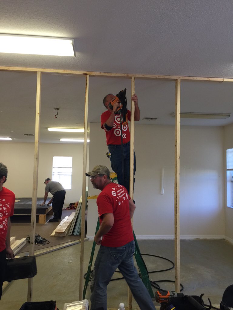 #targetvolunteers building from the ground up! 💪🏼 #Tampa #MLKday2016 #d314 #bestincommunity 🎯