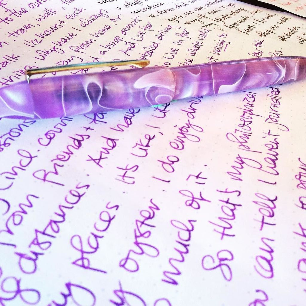 aileen09's tweet photo. More snail mail.
#edisonpen #deatramentis #fountainpen #fountainpenink #springlilac #rhod… https://t.co/cjwj2vhZpZ https://t.co/9hzZMJIFAq