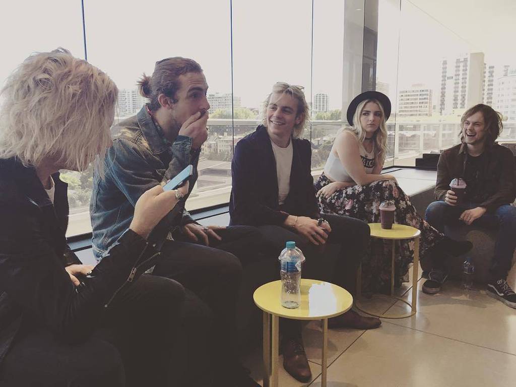 layoverlife's tweet photo. In Australia π» (why does Rydel look so mad?)
β’
β’HAPPY MARTIN LUTHER KING DAYπ
β’
β’
#Raura #rauraisntdead #lauramaran⦠https://t.co/8FkYp5RhfY