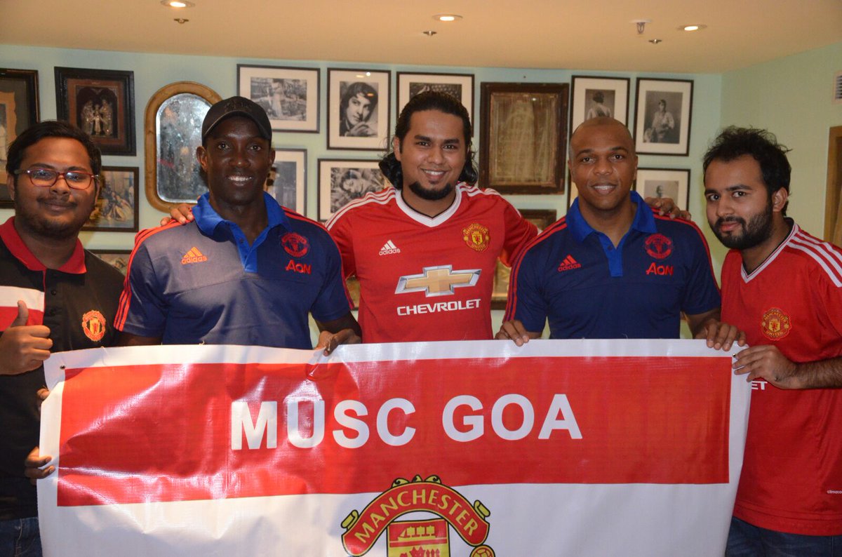 MUSC_GOA's tweet photo. MUSC GOA committee meeting the legends during a private meet before the game yesterday.#MUFC #ILOVEUNITED #MUSCGOA https://t.co/ej1pZOZbx5