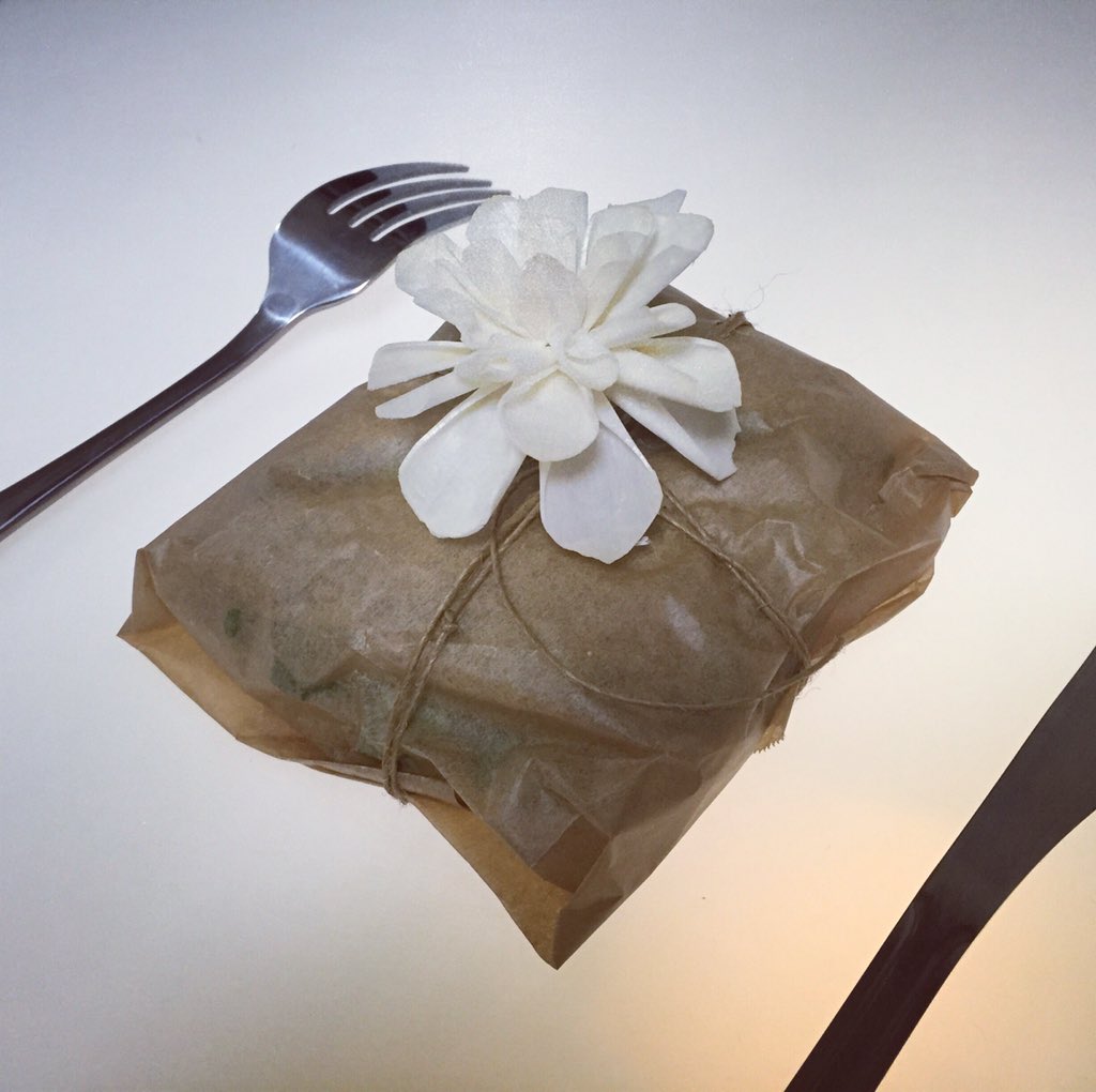monako's tweet photo. #guesswhatsinside #tomorrowiwilltellyou https://t.co/vXWIZZTN6E