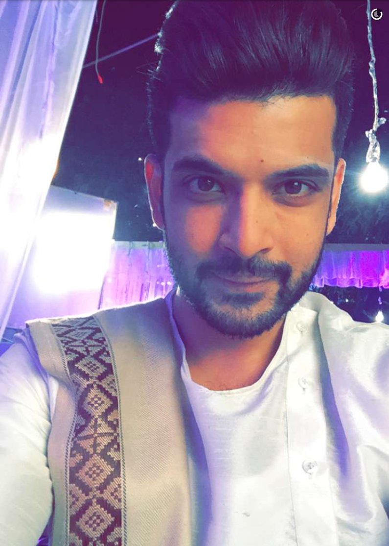 de0ef217ff5247a's tweet photo. @kkundra tooo cute Captions Rahul&amp;bengali style #YKAGH #Rahul #WhiteColor #AngelicLook  #SnapchatDiaries https://t.co/tse7HrwrPh