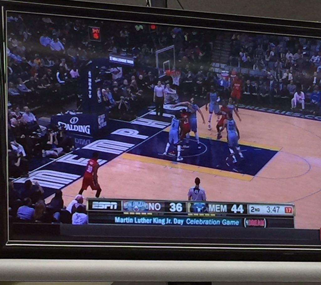 Alpena314's tweet photo. Watching the 'soon-to-be' STL Pelicans taking on the Grizz.  @TheCatOnFox @DVaughn_CBS920 @tmckernan #NBASTL https://t.co/PtHQhZi7E9