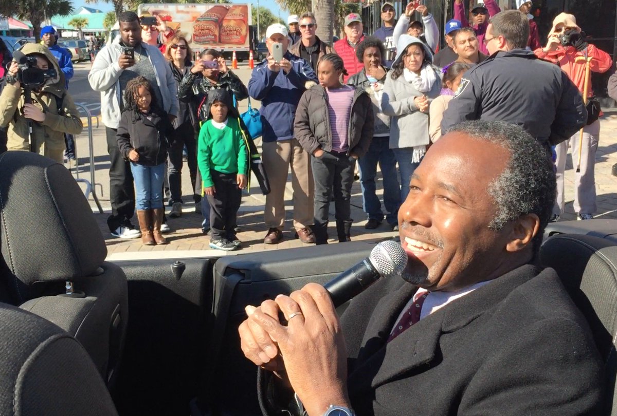 Suspende temporalmente Ben Carson su campaña - CZB6IQXWwAAQYa8