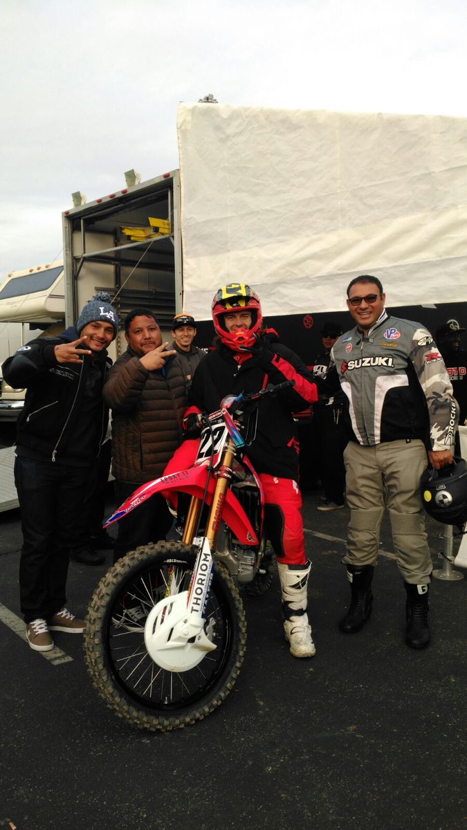 JlgEder's tweet photo. Para los #AmantesDeLasMotos, ellos son algunos #ProfessionalsRaiders de #Motocross https://t.co/YEci3dnt16