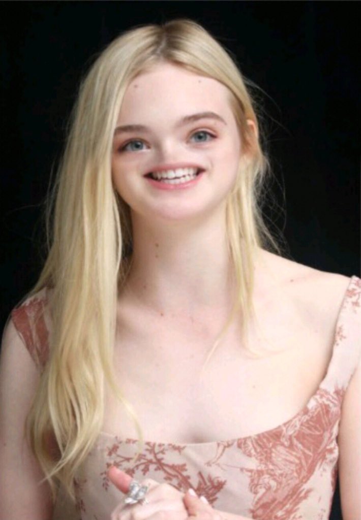 NoNoseForYou's tweet photo. Elle Fanning https://t.co/UhD9CHmXnd