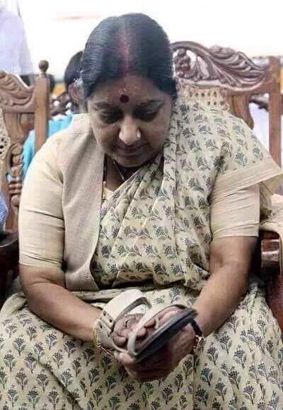 ammitkumar1's tweet photo. Sushma swaraj preparing for high level talks with Pakistan.
#SlapPakistan https://t.co/FR9FdSAqn0