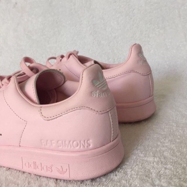 IDIP_MEX's tweet photo. Adidas en los dos colores del año; Serenity y Rosa Cuarzo
#moda #color #panone #adidas #look #style #trendy #IDIP https://t.co/rfk5i4TN7N