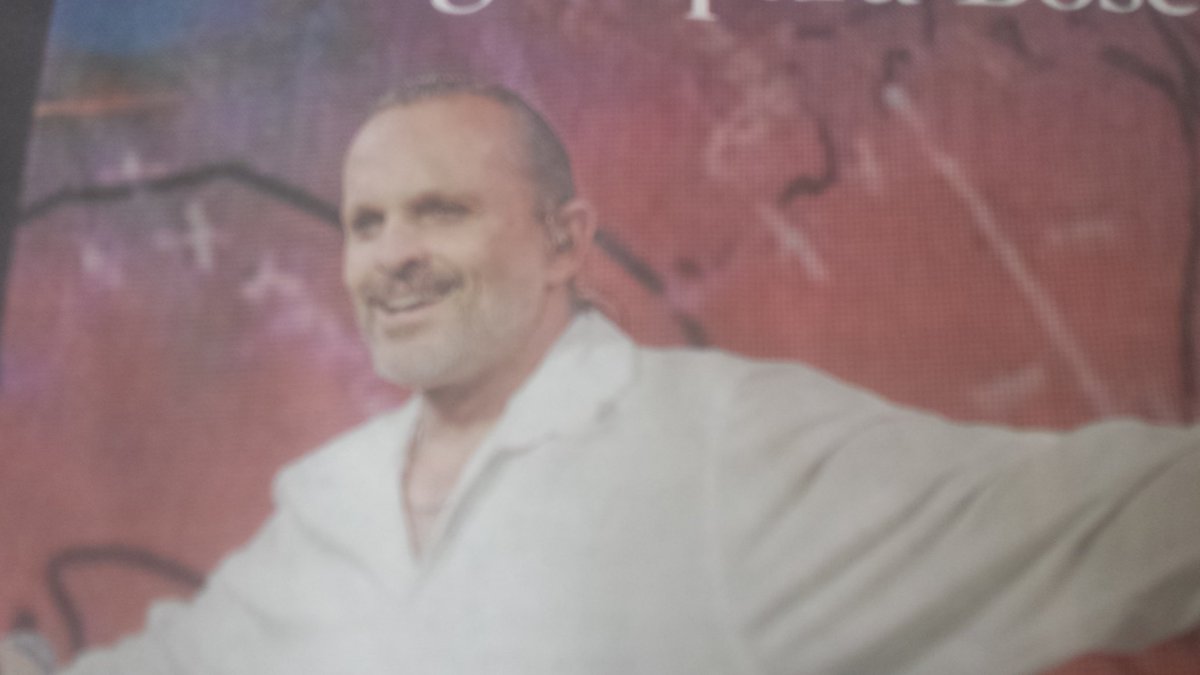 Ahora  radicado  Panamá  Miguel  Bose  llega a Ecuador  el 11 de Febrero  Quito y Guayaquil  concierto.