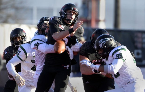 Oregonian's tweet image. Portland State freshman linebacker A.J. Schlatter dies suddenly. bit.ly/1QiBB48