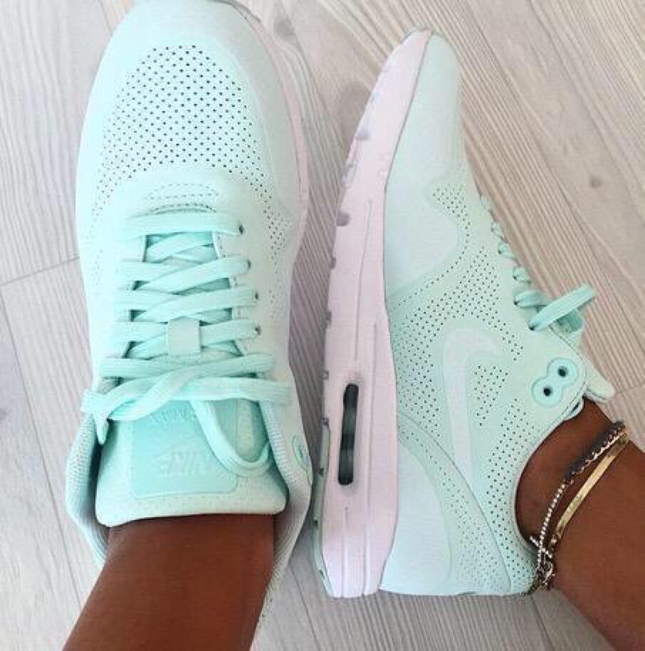 FitnessTips___'s tweet photo. When your shoes are 👌🏻😍😍 https://t.co/nrvIocCF2P