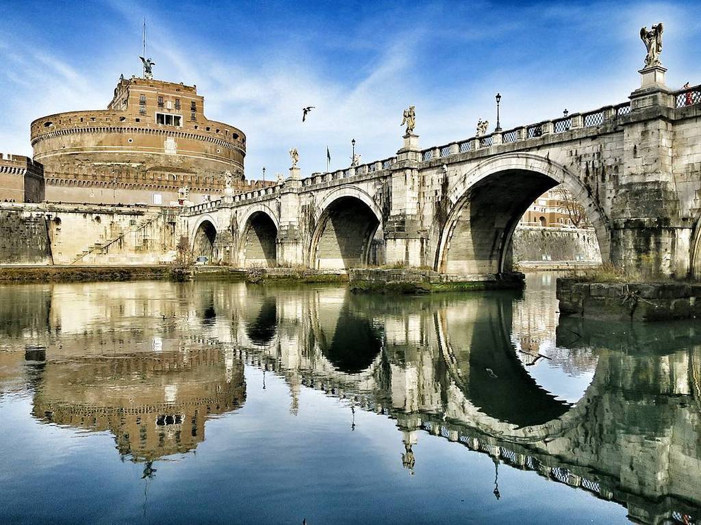 Turismoromaweb's tweet photo. #romeandyou: the best of Rome in one pic by fabio.pal https://t.co/kgtbROmnUT https://t.co/3vgB1T4Lv1