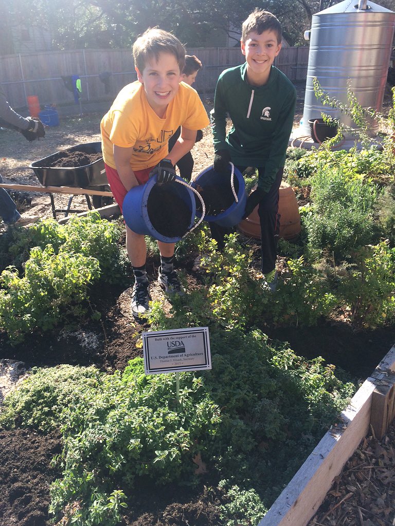 TexasTiffWalker's tweet photo. @TheMHFarm is prepping its @USDA bed for more #GoodnessGrowing #MLKDayOfService @jilliansemaan @ntfb @letsmove https://t.co/1wqRKJbtan
