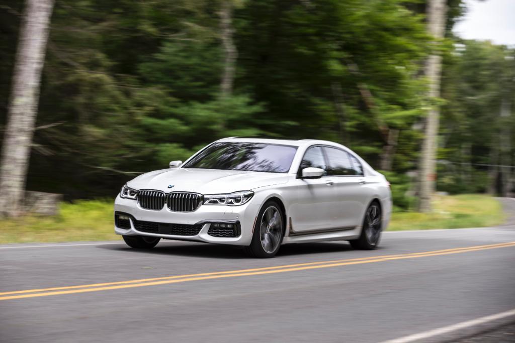 BMW's tweet photo. Let's get that landscape blurry! #BMW #7series #drivingluxury https://t.co/J2MP8KG5ZQ