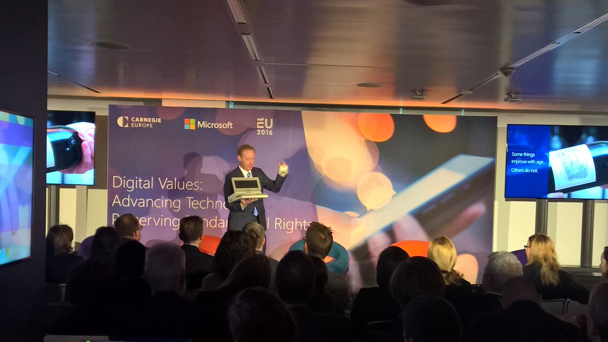 AdinaBraha's tweet image. A nice 1986 laptop on stage at @MicrosoftEU #DigitalValues to show that US privacy law must be modernised @BradSmi