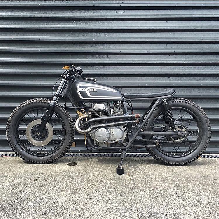 curatedmoto's tweet photo. Love it
-----
Here is another great looking Honda cb360 built by @kidsoncrack .
.
.
#cafer… https://t.co/i6nggZSqdR https://t.co/spv2aAE0Ku