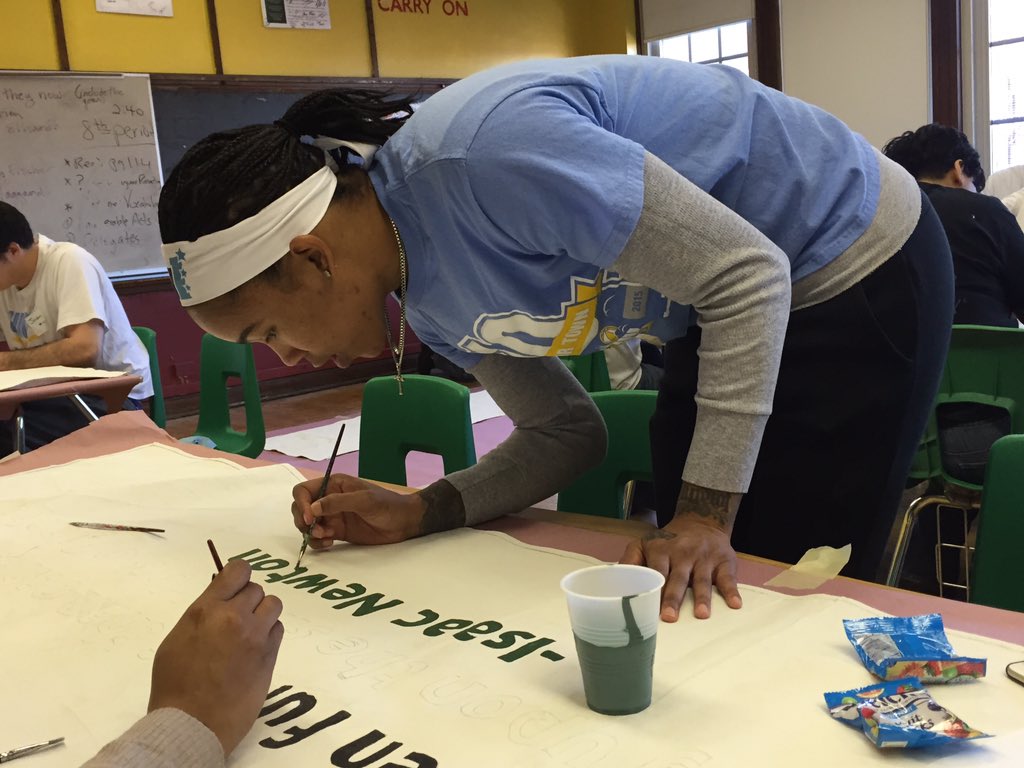 chicagosky's tweet photo. .@tyoung11 is hard at work to #MakeBetterHappen today with @CityYearChicago #MLKDay2016 https://t.co/zPxhjvAtIH