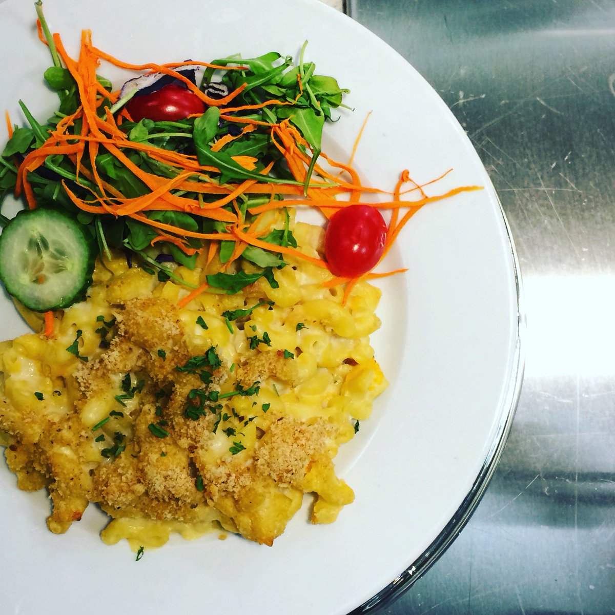 GbcEats's tweet photo. It's all about winter comfort food at the #GBCafe today. Mac &amp; Cheese with Garden Salad at Chef's Table. @GBCollege https://t.co/8QJLgqaacy