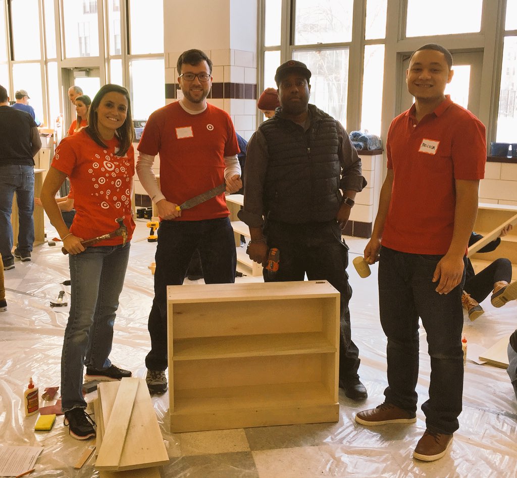 MollyFreeman86's tweet photo. G497 #MLKDay2016 #targetvolunteers @BostonCares @JimHogan23 @bjazzyp @laobrien924 @esties8 @vsouth_TGT https://t.co/xJfyNrxa8x