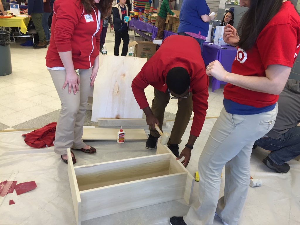 MollyFreeman86's tweet photo. G497 #MLKDay2016 #targetvolunteers @BostonCares @JimHogan23 @bjazzyp @laobrien924 @esties8 @vsouth_TGT https://t.co/xJfyNrxa8x