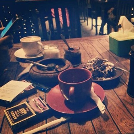 Nongkrong tipis tipis