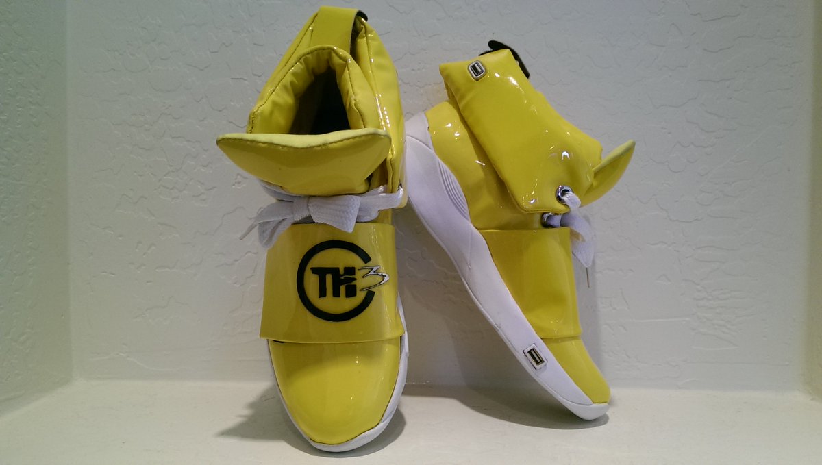 hangdown17's tweet photo. @Kevin_Plank74 The first Wifi Basketball Shoe contact me at 602-423-2360 TYSHOE https://t.co/FxiUGSWcVI