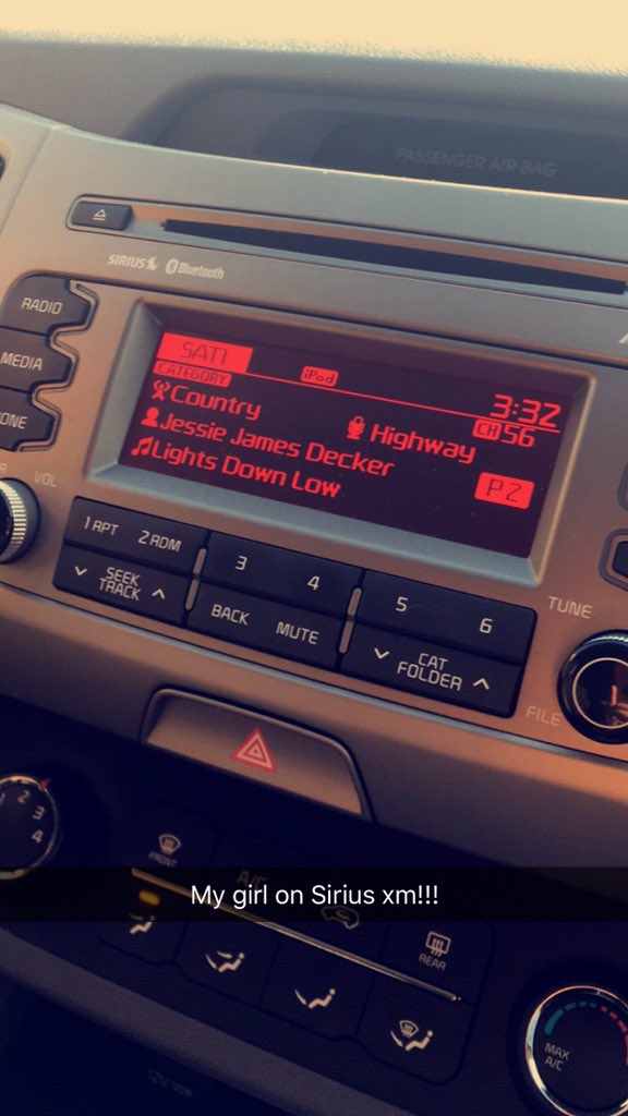 deandra202's tweet photo. Yes!!!!! @JessieJDecker https://t.co/E6cegaa2UT