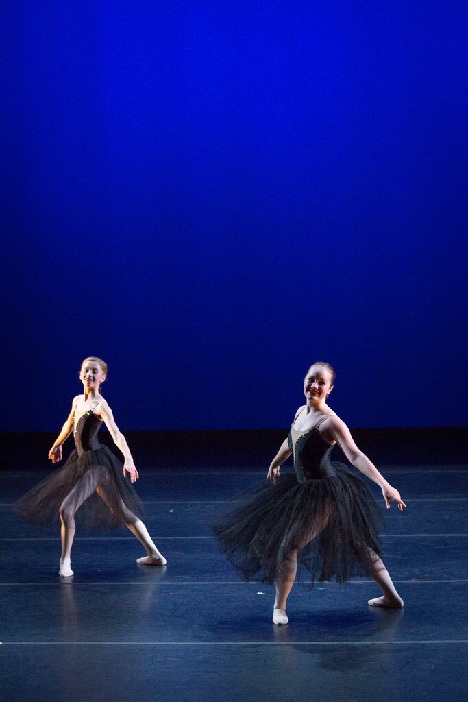 piqueaway's tweet photo. Winter concert photos finally came out 💜 https://t.co/M7VOG2rF4D