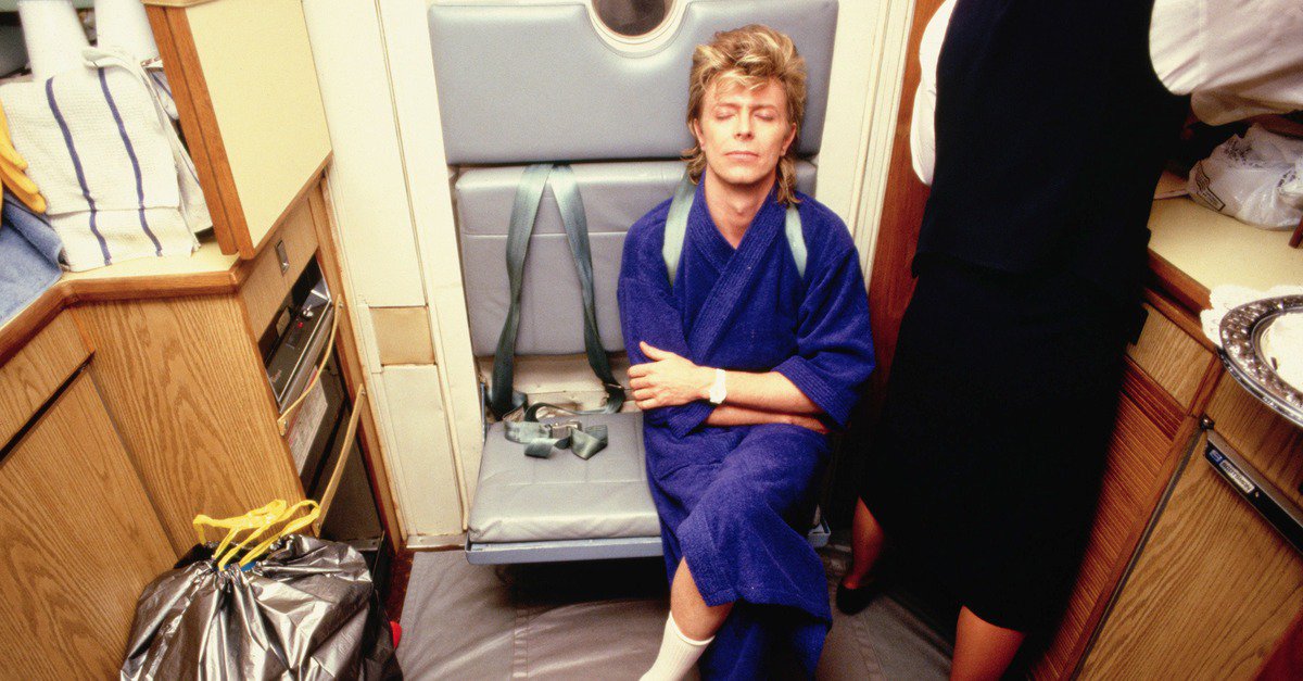 Rock in alta quota: British Airways rende omaggio a David Bowie