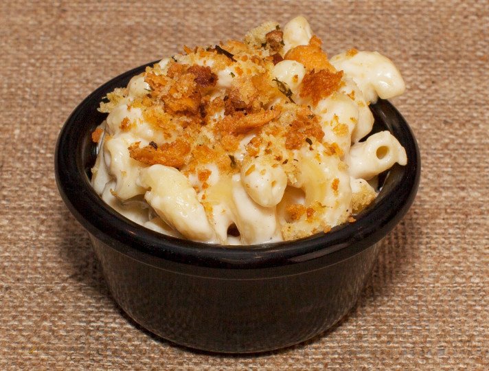 TheChickery's tweet photo. Everyone ♥ our #RealTastyChicken, but have you tried our specialty sides, like our Crunch Top Mac ‘n Cheese? #yummy https://t.co/LaSSZV9qGg
