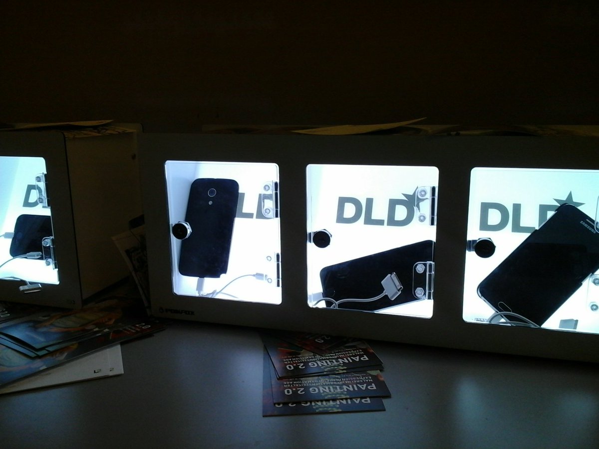 YuvalGerstein's tweet photo. Cool little place to charge your phone securely. Love it. #dld2016 #dldlive #DLD16 https://t.co/04cjLn9LYi