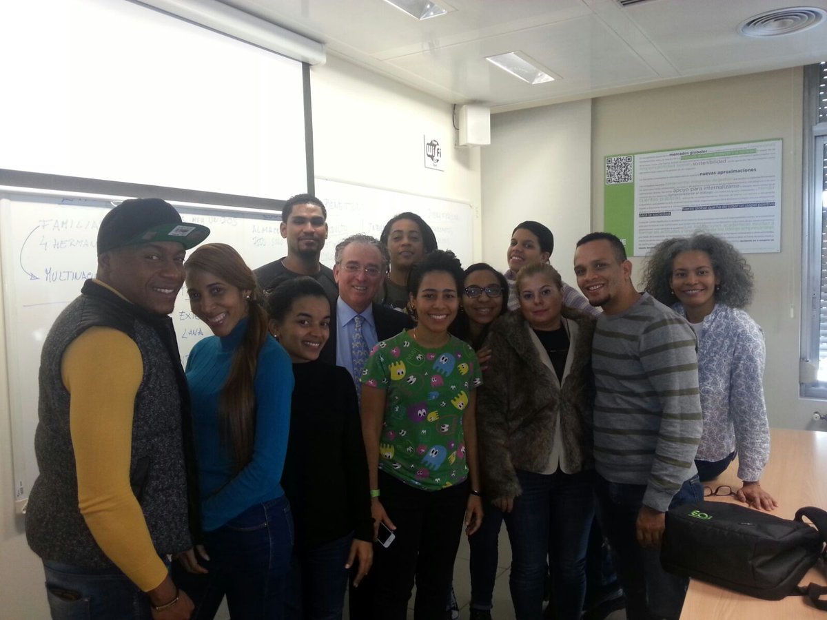FerMaristany's tweet photo. Finalizadas mis clases con estupendos alumnos del #Máster Gestión Artesanía, Diseño y Técnicas Artesanales @eoi. https://t.co/o4q9dW7YnB