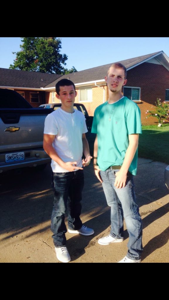 Phelps_25's tweet photo. Remember first day of my freshman year? @jeffreydale24 https://t.co/nlZMaJDTit