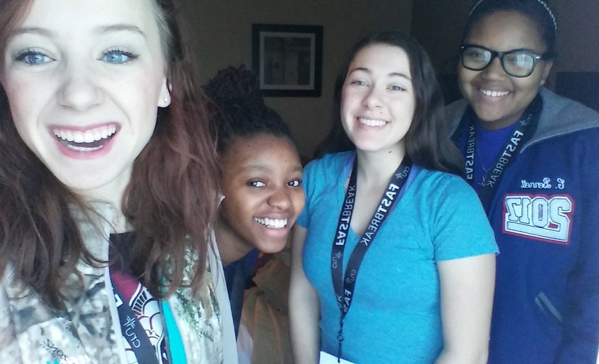 asmileneverhurt's tweet photo. Thankful for them 💕 ##crufb #midwestfb https://t.co/C8gAB7jrFx