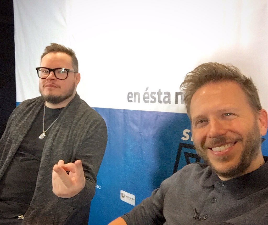 NoelSchajris's tweet photo. Aquí contestando sus preguntas para diferentes países #PromocionDigital @sinbandera https://t.co/Vw5xsmdBPB