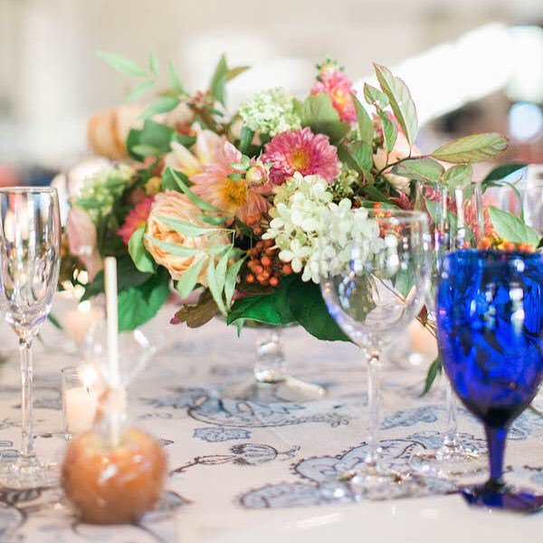 Southern_Blooms's tweet photo. A fresh tablescape from a @kingfamilyvineyards wedding planned by @tarteventco and photogr… https://t.co/8bfvuQiVpg https://t.co/TPgmvVRT8K
