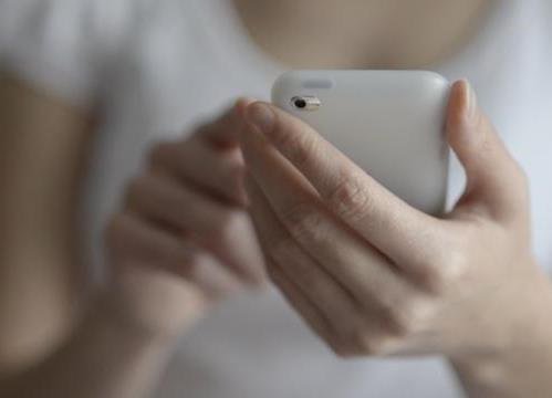 TactusTech's tweet photo. Are smartphones evolving the look of our Pinky Fingers? Plus the evolution of cell phones https://t.co/QgCCwIR6vA https://t.co/NEbCCEIdEm