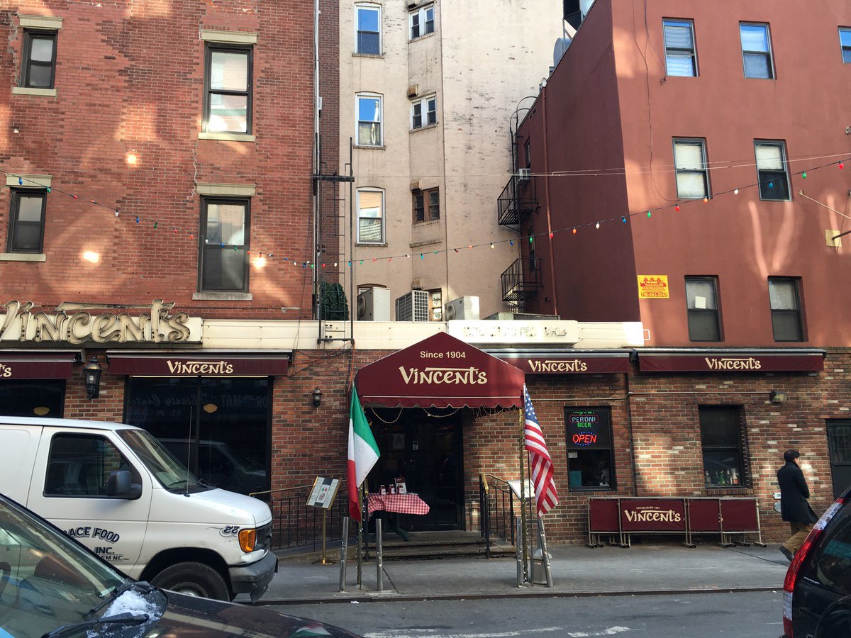 SasMonti's tweet photo. Oldest Italian restaurant in #LittleItaly (@ The Original Vincent's in New York, NY) https://t.co/FtJxkudAoH https://t.co/JgRXydDTGz