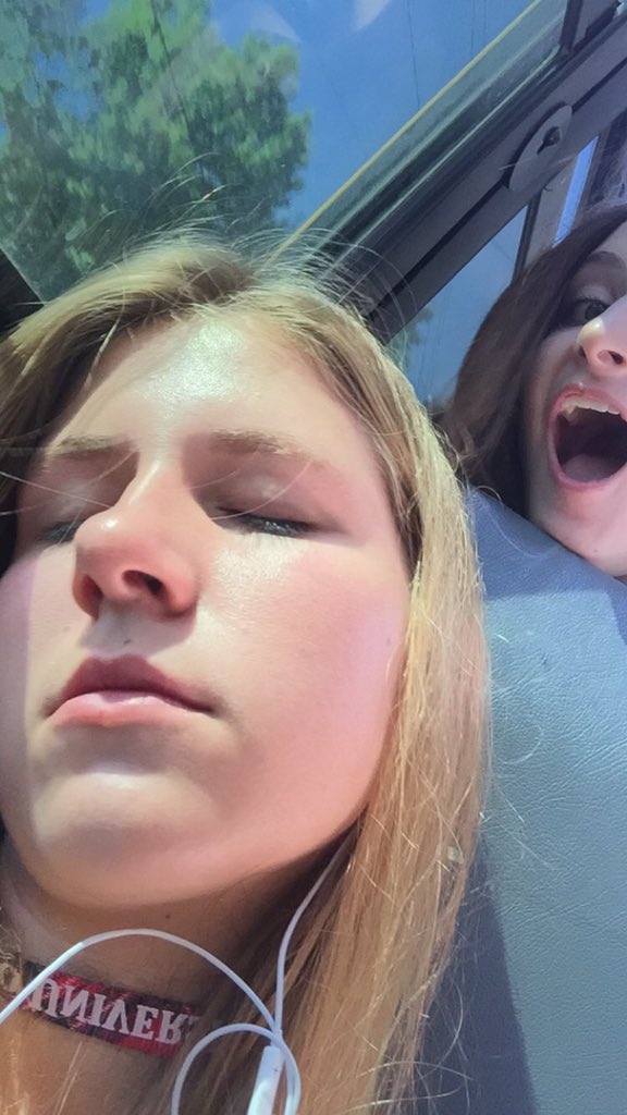 AnaleeJane's tweet photo. happy birthday ang! ily and hope your day is lit 😉😛🤗🍾🎉❤️ @AngelaSaric https://t.co/T4D5DD7oqr