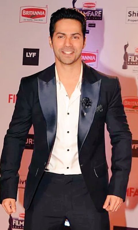 edits_bolly's tweet photo. @Varun_dvn so cute https://t.co/toxiBpbrJQ